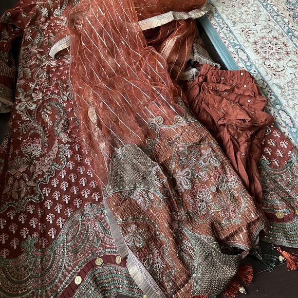 Pakistani Dress - Picture 2 of 3